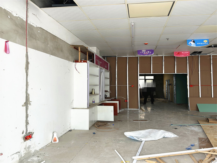 华兴医院对面110㎡空铺出租