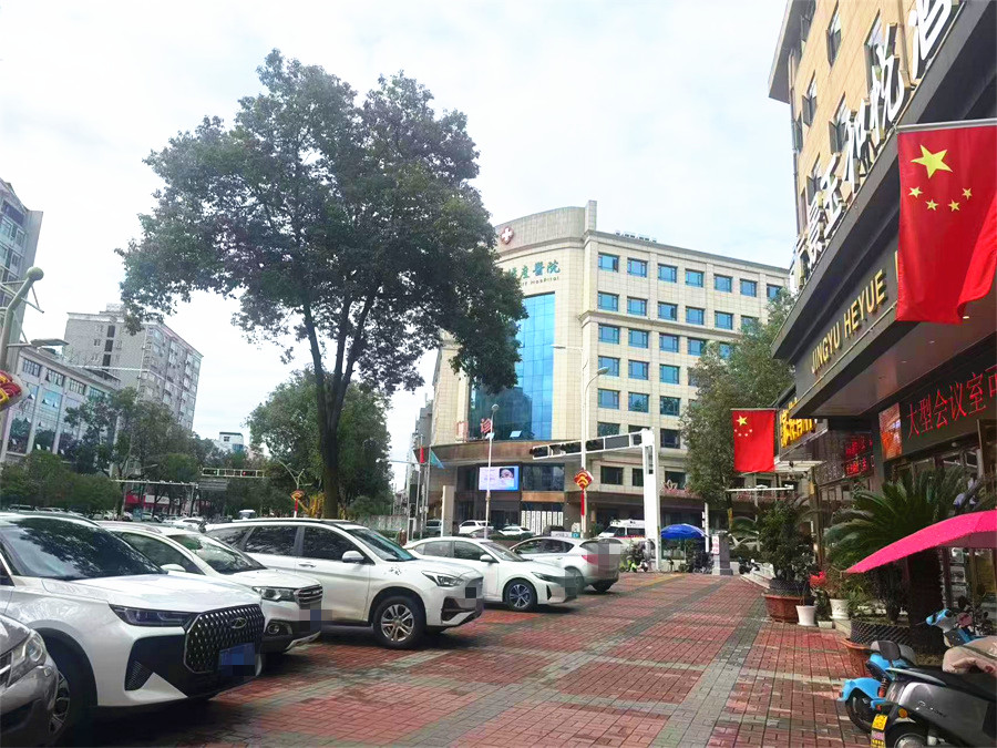 华兴医院对面110㎡空铺出租