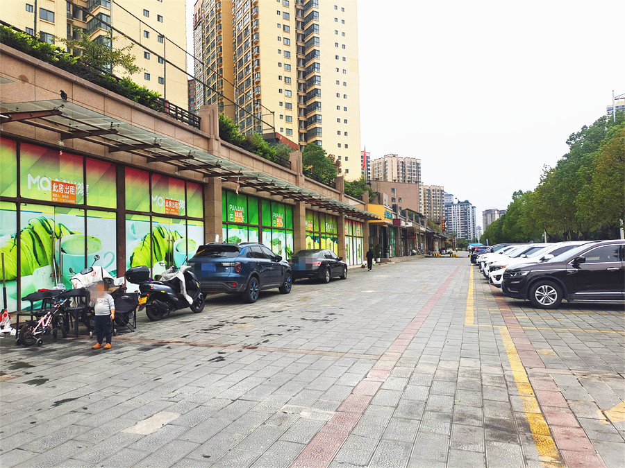 光辉社区1000㎡旺铺出租、可分租