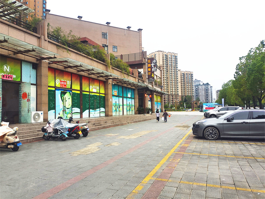 光辉社区1000㎡旺铺出租、可分租