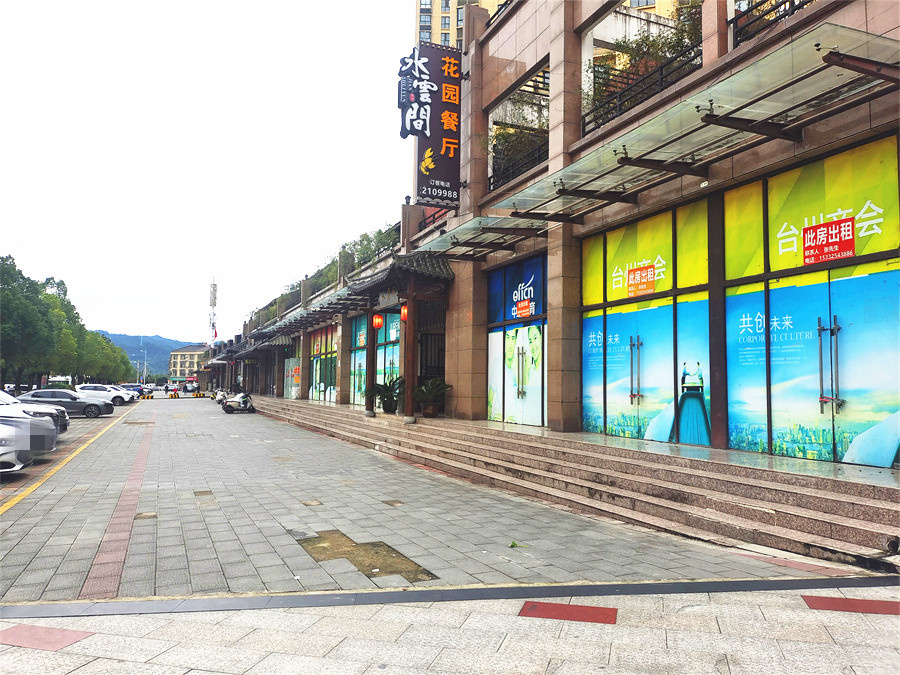 光辉社区1000㎡旺铺出租、可分租