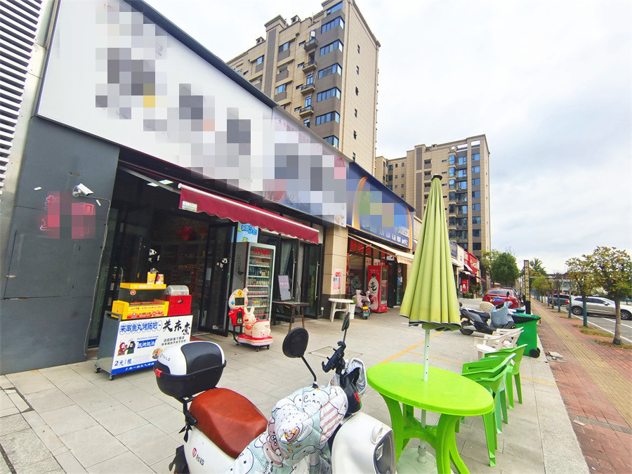 1.2万转让东辰学校对面46㎡便利店