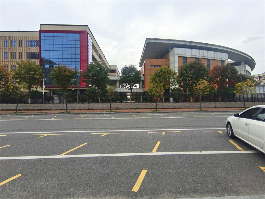 1.2万转让东辰学校对面46㎡便利店