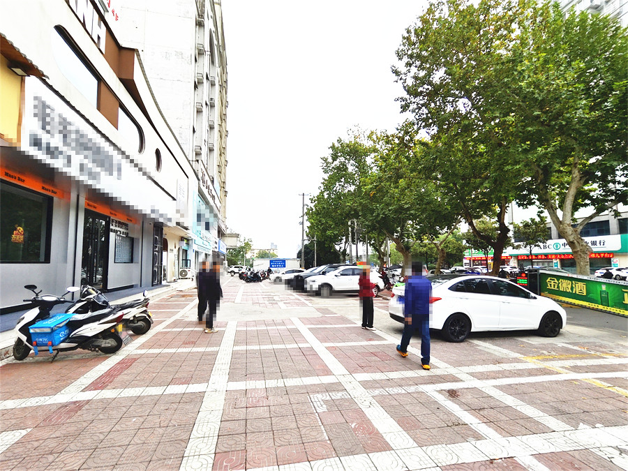 3.8万低价转让东大街125㎡餐饮店