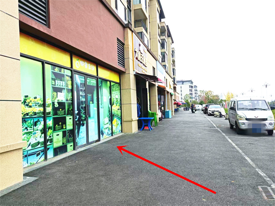 碧桂园133平空铺出租