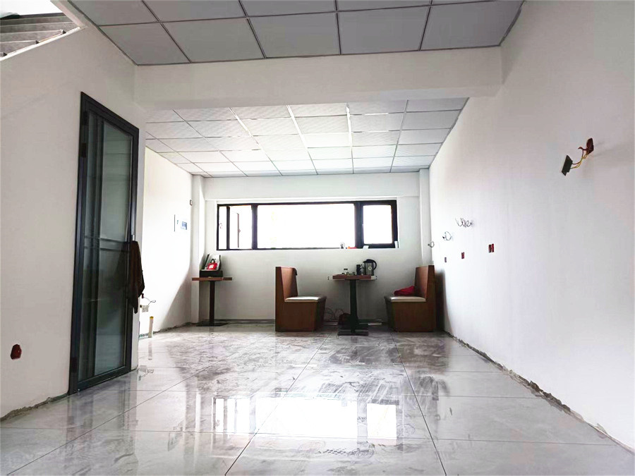 东辰学校附近124平空铺出租