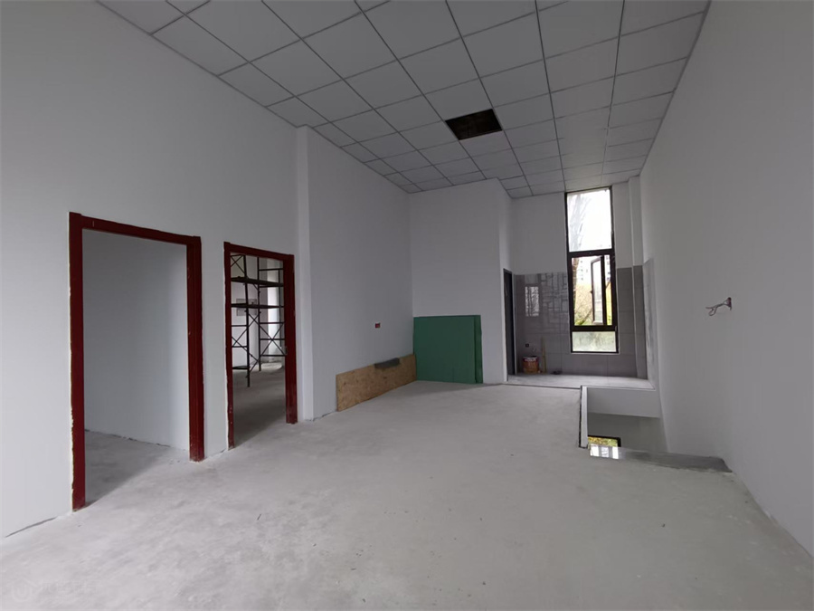 东辰学校附近124平空铺出租