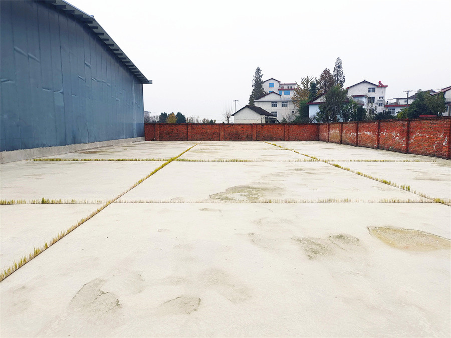 季丰村委会旁1200㎡厂房出租(送场地)