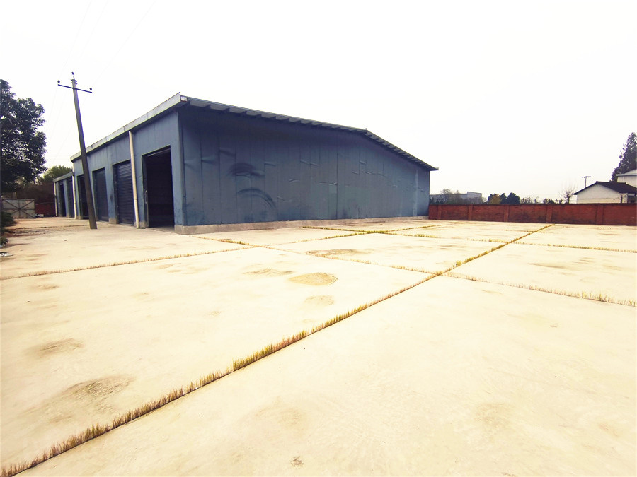 季丰村委会旁1200㎡厂房出租(送场地)