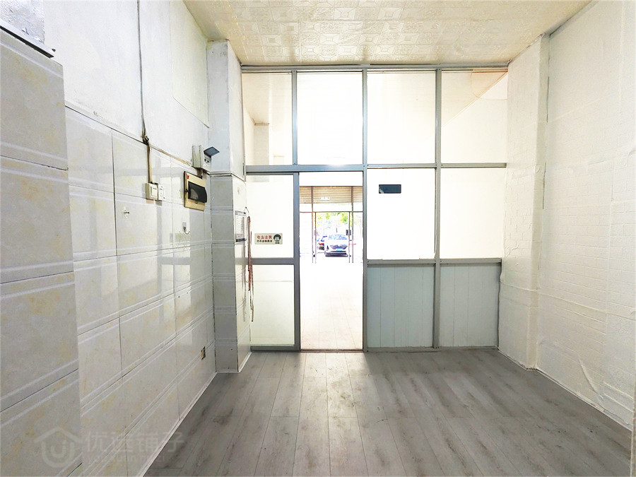 万泰康居城50㎡空铺转租