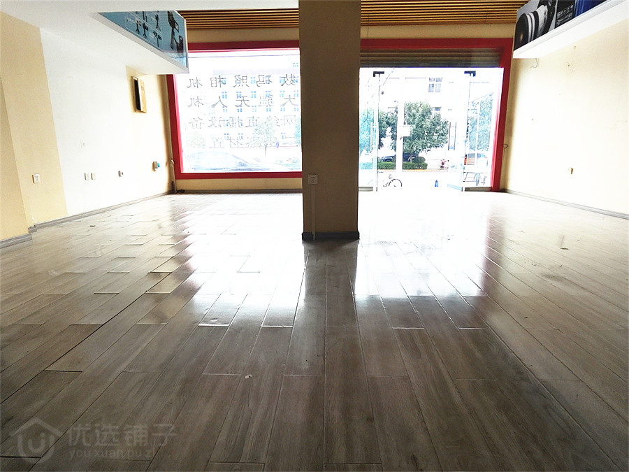 望江路中段81㎡空铺出租