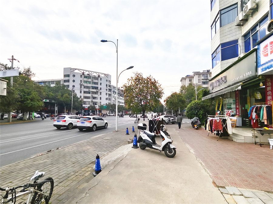 望江路中段81㎡空铺出租