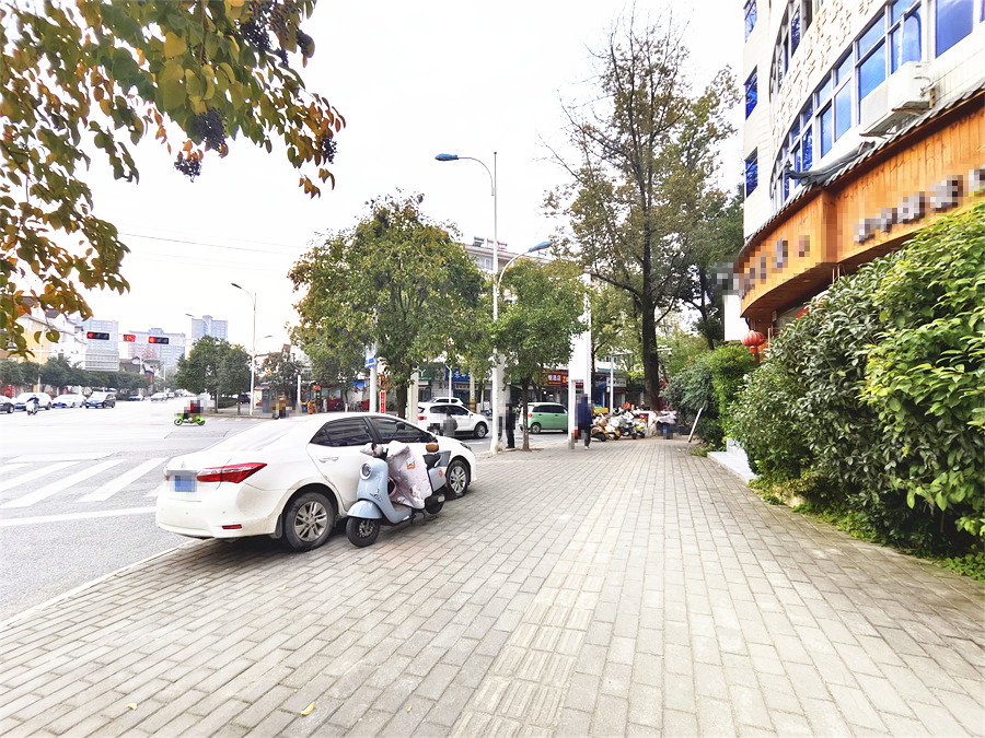 望江路中段81㎡空铺出租