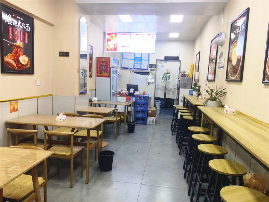 城固体育场附近40㎡品牌餐馆转让