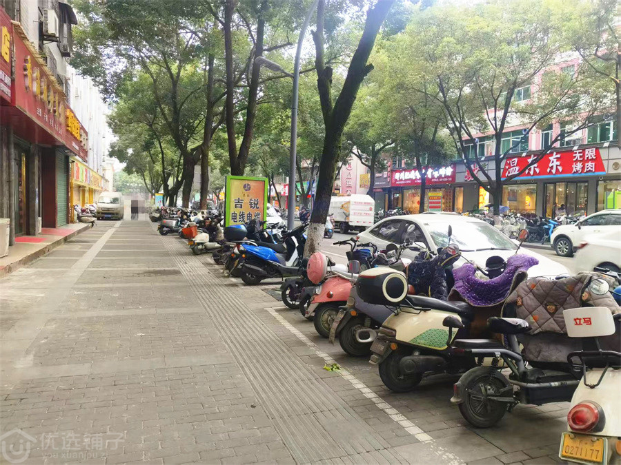 低价转让城固文化路80平餐馆