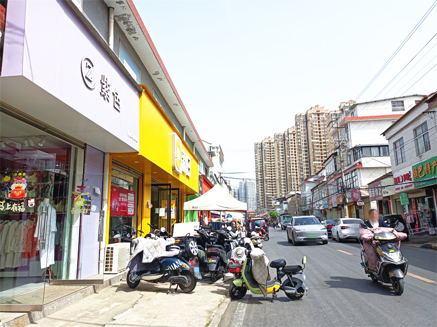 油坊街56㎡服装店转让(可空转)