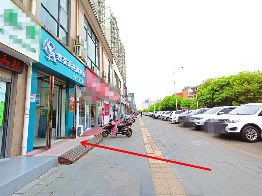 丰辉广场对面36㎡美容店转让