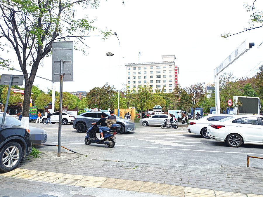 丰辉广场对面36㎡美容店转让